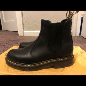 Dr Martens 2976 Slip Resistant Chelsea Boots